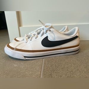Nike Court Legacy Sneaker (5Y - fits women’s 6.5/7)